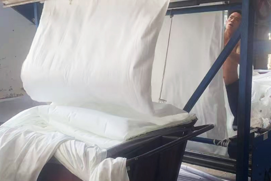 Pagtitina sa produksyon ng pabrika-gray na tela na flip area