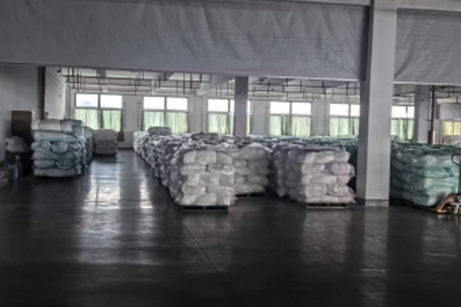 Lugar ng produkto na natapos sa paggawa ng kulay abong tela