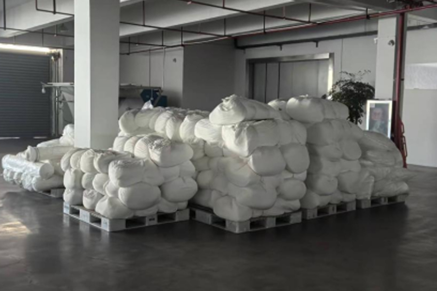 Produksyon ng kulay abong tela - lugar ng pagbibiyahe ng kulay abong tela